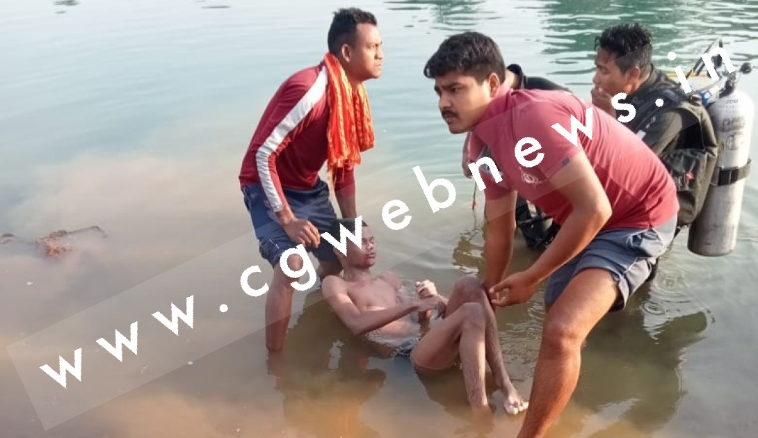 छत्तीसगढ़ - सेल्फी लेते वक्त खदान में डूबा नाबालिग छात्र , पानी मे डूबने से हुई मौत