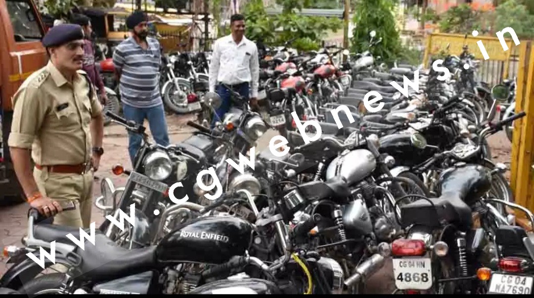 छत्तीसगढ़ - बुलेट में मोडिफाई सायलेंसर लगा कर चलाना पड़ा भारी ,186 बुलेट वाहनों का कटा चालान