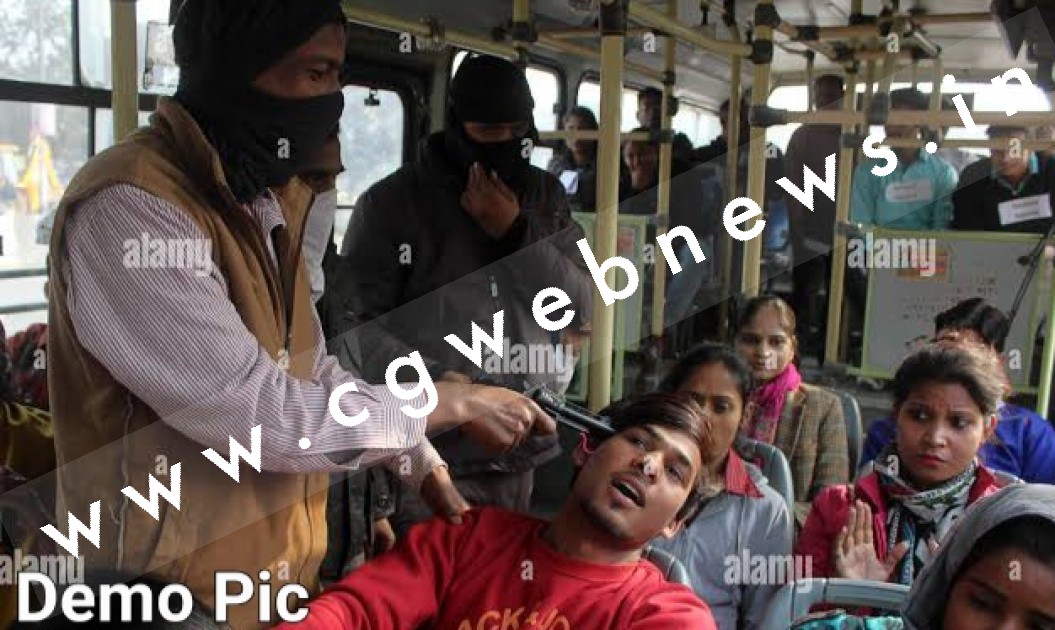 हथियारबंद अज्ञात आरोपियों ने दो बसों को किया हाईजैक , यात्रियों और बस स्टाफ से की मारपीट , पुलिस जाँच में जुटी