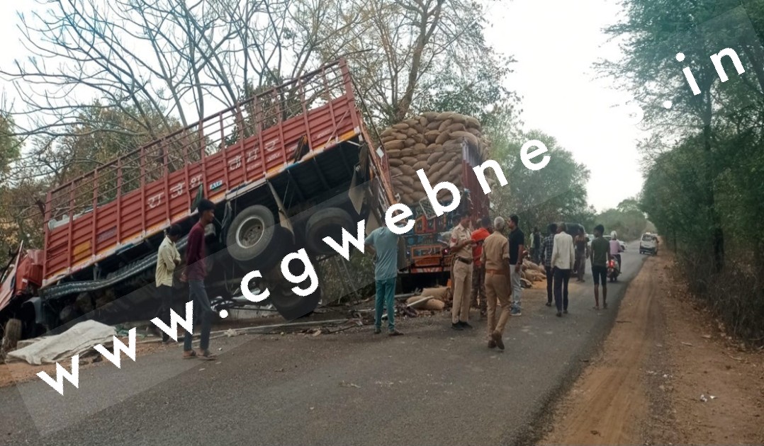 दो ट्रकों में सीधी टक्कर , हादसे में दोनों ट्रक चालकों की मौके पर ही मौत