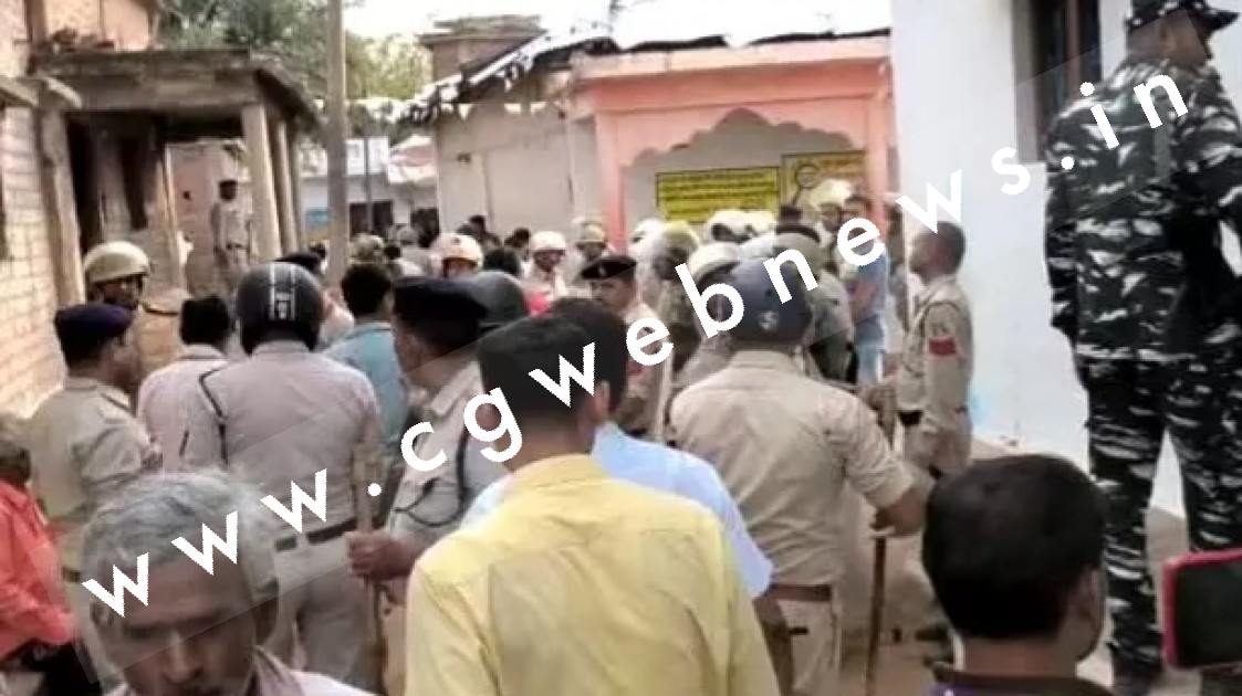 छत्तीसगढ़ - हिंसा के बाद गाँव मे भारी फोर्स तैनात , युवक के शव को परिजनों को सौंपने की तैयारी , अब तक 11 गिरफ्तार