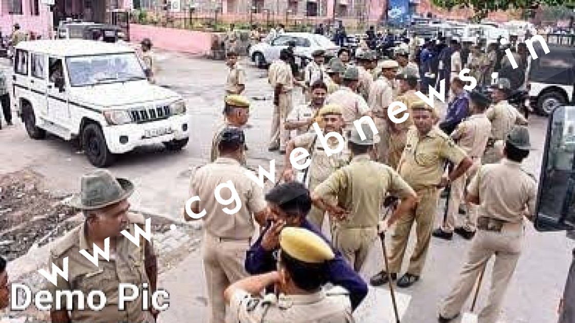 आगजनी और पत्थरबाजी के बाद धारा 144 लागू , इंटरनेट बंद , पूरा शहर पुलिस छावनी में तब्दील