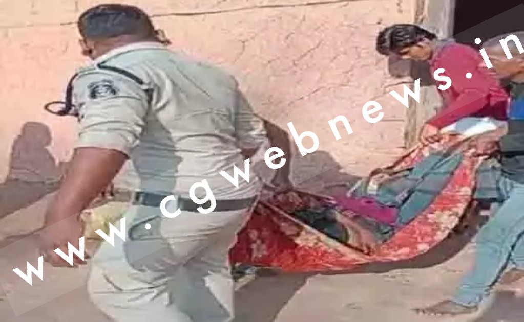 छत्तीसगढ़ - महुआ बीनने गई मां और बेटी पर भालू ने किया हमला , दोनो की हालत गंभीर