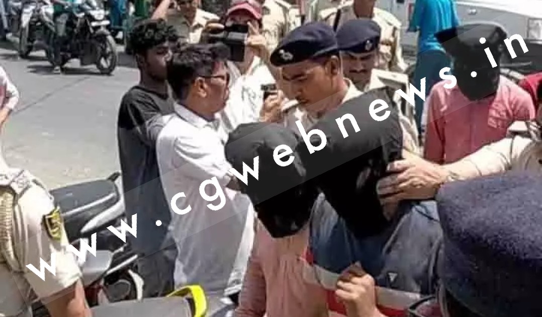 आलीशान मकान बनाने के लिए दे रहे थे लूट को अंजाम , चार लूटेरे गिरफ्तार , रकम सहित हथियार बरामद