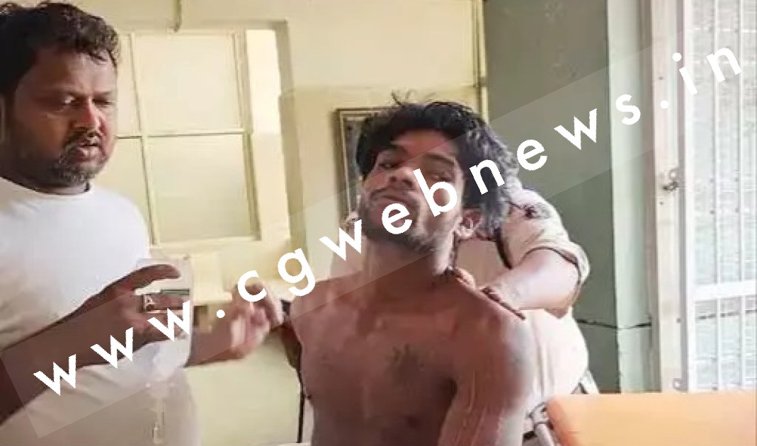 छत्तीसगढ़ - रेप के आरोपी ने थाने में बल्ब खाकर की खुदकुशी करने की कोशिश , गंभीर हालत में हॉस्पिटल में भर्ती