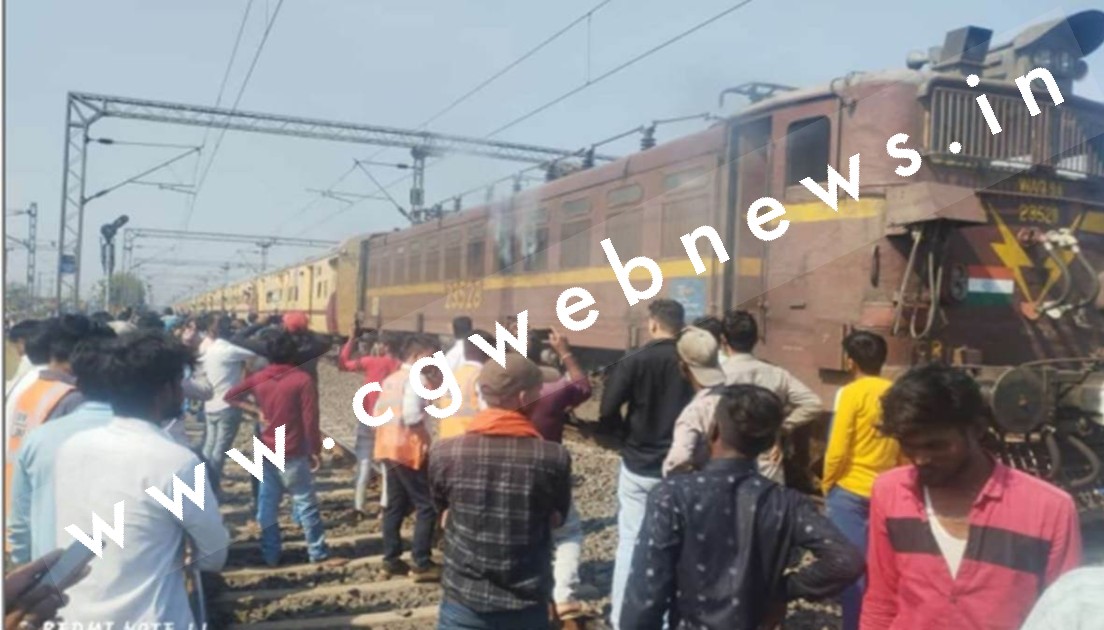 ट्रेन के चालक की सूझबूझ से बड़ा ट्रेन हादसा टला , यात्रियों में मची अफरातफरी