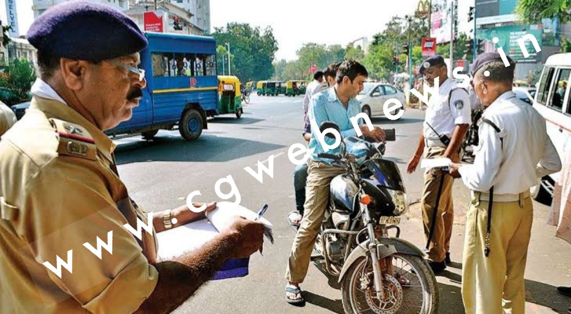 छत्तीसगढ़ - बिना हेलमेट के बाईक चलाना ASI को पड़ा भारी , कटा 08 सौ का चालान