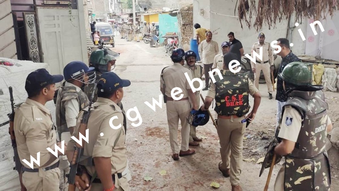 घूरने की बात पर बवाल , पथराव में चार लोग घायल , पूरा इलाका पुलिस छावनी में तब्दील