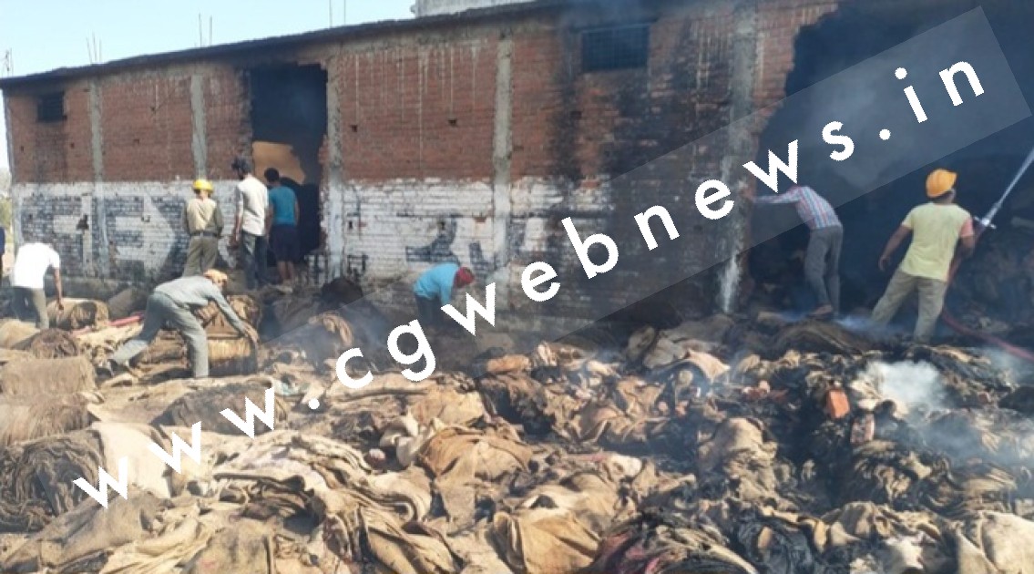 निजी बारदाना गोदाम में लगी भीषण आग , लाखो के बारदाने जल कर खाक