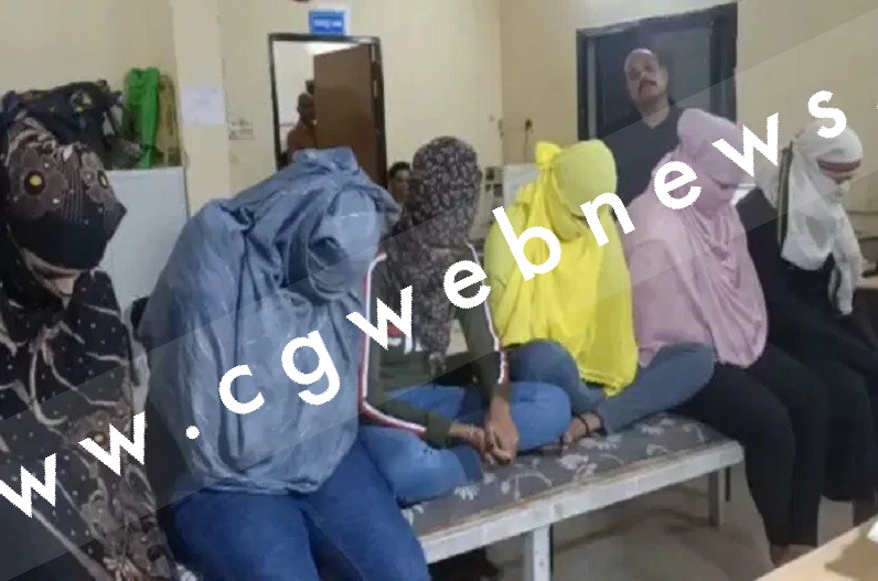 छत्तीसगढ़ - सेक्स रैकेट के शक में 07 स्पा सेंटरों पर छापा , कई युवतियों को लिया गया हिरासत में , भीतर देखे तश्वीर