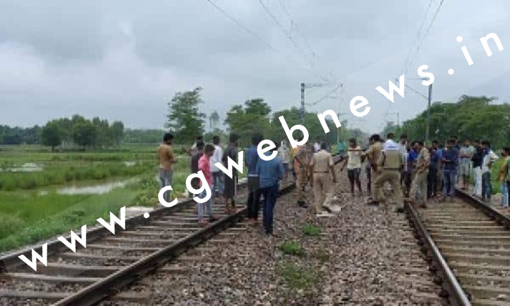 रेलवे ट्रेक पार करते वक्त चार बेटियों के साथ माँ आई ट्रेन की चपेट में , इस हादसे में दो की मौत