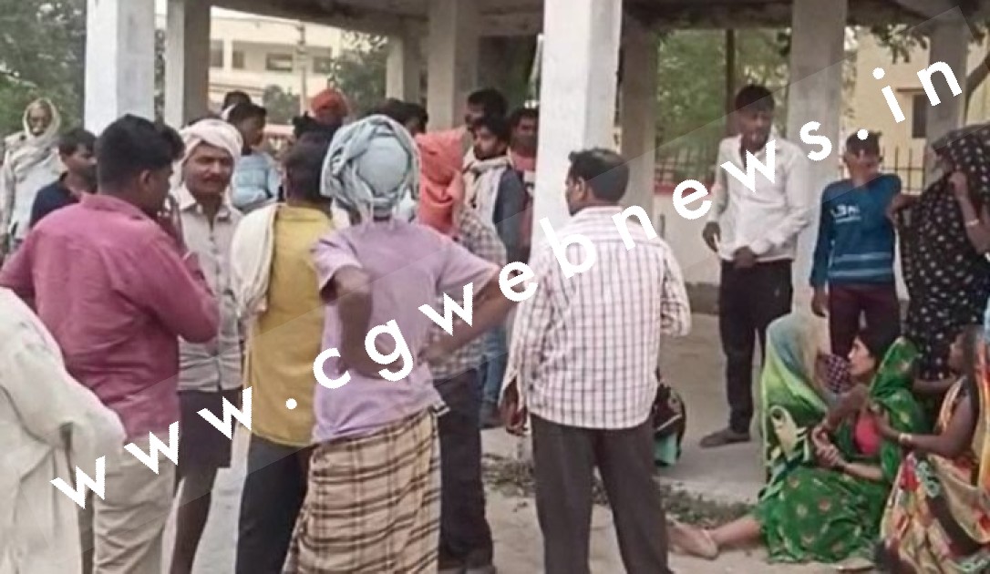 बड़ा सड़क हादसा , बाइक सवार दंपत्ति सहित 4 बच्चों को ट्रक ने मारी टक्कर , हादसे में 3 की मौत