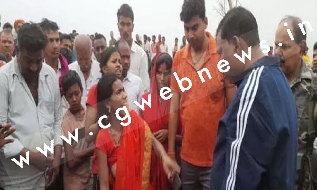 भाजपा नेता की पेंड़ पर लटकी मिली लाश , हत्या का आरोप लगाते हुए परिजनों ने किया चक्काजाम