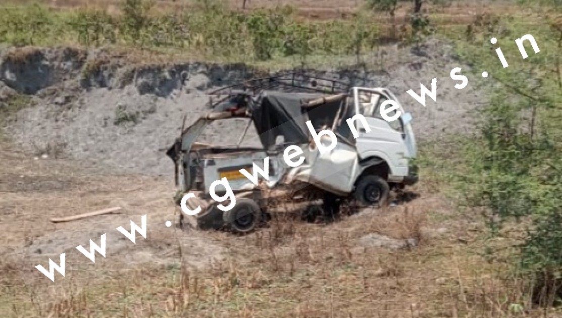 छत्तीसगढ़ - सवारियों से भरी टाटा मैजिक को ट्रेलर ने मारी टक्कर , हादसे में दो महिलाओं की मौत