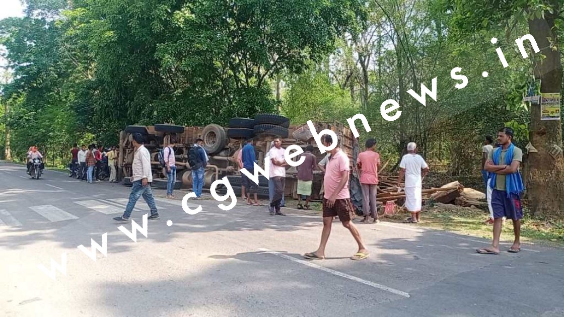 छत्तीसगढ़ - नवोदय की परीक्षा देने जा रहे छात्र की सड़क हादसे में मौत ,पिता और एक अन्य घायल