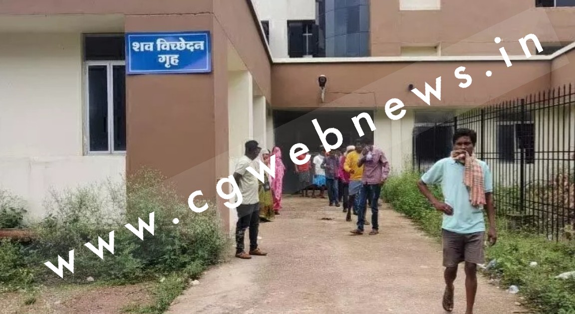 छत्तीसगढ़ - नेशनल हाईवे में बड़ा हादसा , शादी कार्ड बांटने निकले 2 युवकों की मौत