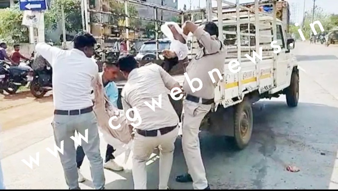 छत्तीसगढ़ - कलेक्ट्रेट के पास अज्ञात वाहन ने युवक को मारी टक्कर , मौके पर ही हुई मौत