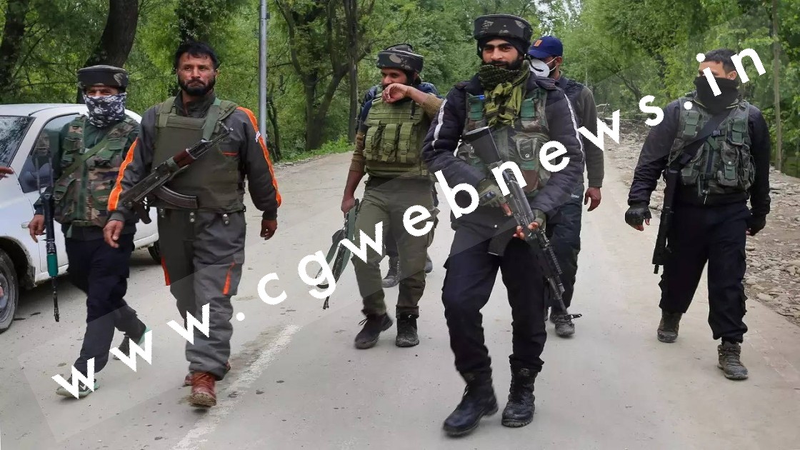 सुरक्षाबल और आतंकवादियों के बीच मुझभेड़ जारी , अब तक 05 जवान शहीद