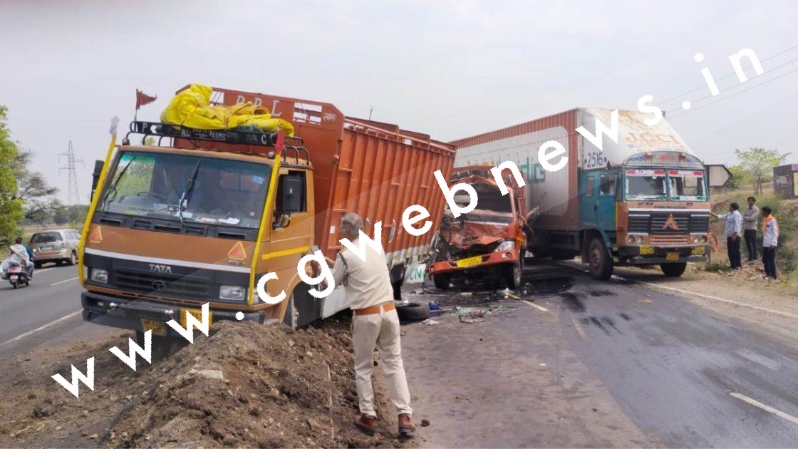 हायवे पर हादसा , तेज रफ्तार दो ट्रक आपस मे टकराई , हादसे में ड्राइवर की मौत