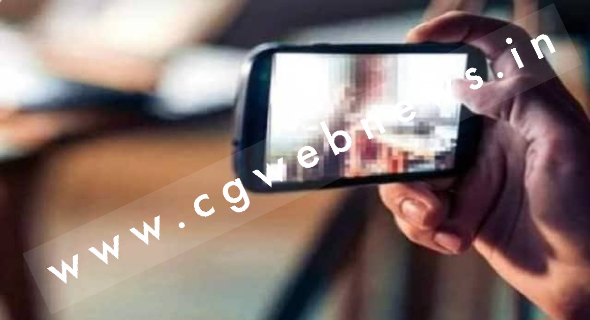 मंत्री का एक युवक के साथ अश्लील वीडियो हुआ वायरल , उठी इस्तीफे की मांग