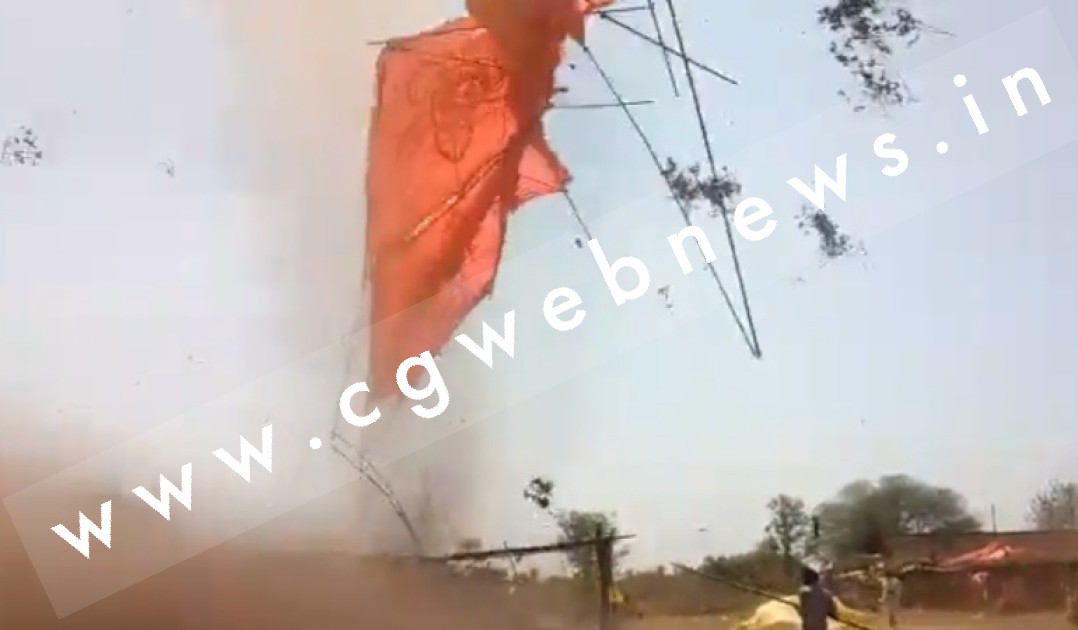 शादी समारोह के दौरान आया तेज बवंडर , 200 फीट उड़ा पंडाल , शादी छोड़कर भागे लोग , देखे VIDEO