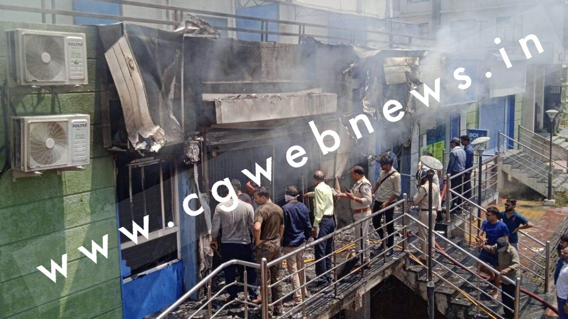 बैंक आफ इंडिया की शाखा में लगी भीषण आग , कम्प्यूटर, फर्नीचर सहित कई दस्तावेज जलकर खाक