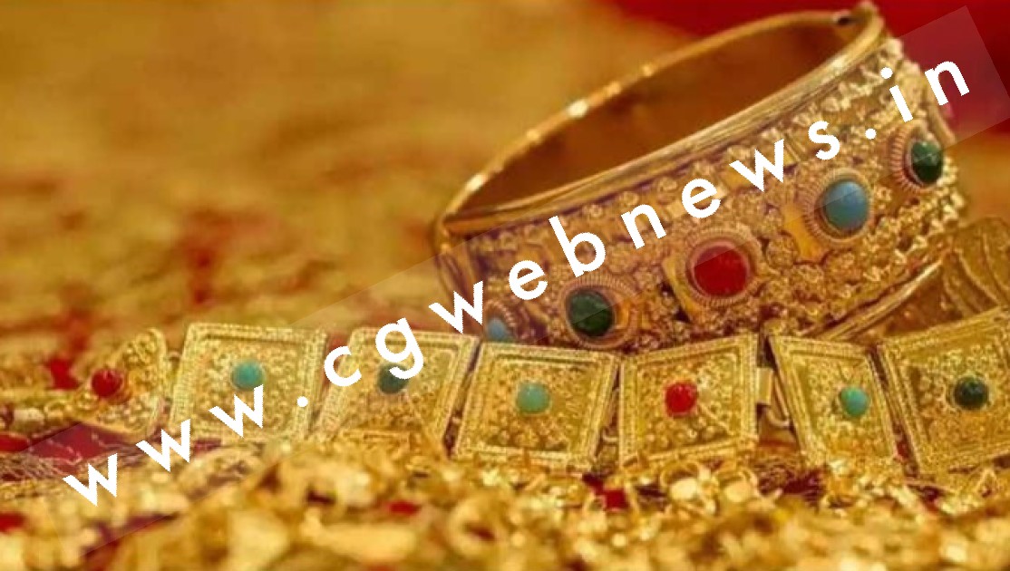 छत्तीसगढ़ - देसी शराब बनाने वाले के घर मिले 28 करोड़ के जेवर , अधिकारियों ने दी जानकारी