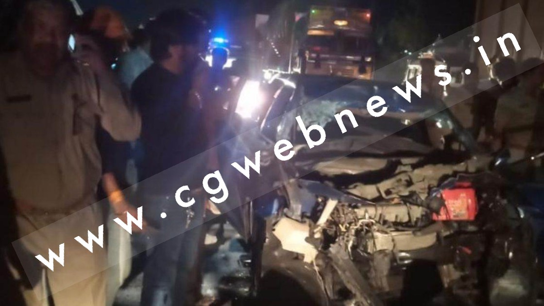 तेज रफ्तार कार और ट्रेलर में टक्कर , हादसे में तीन युवकों की मौके पर ही मौत