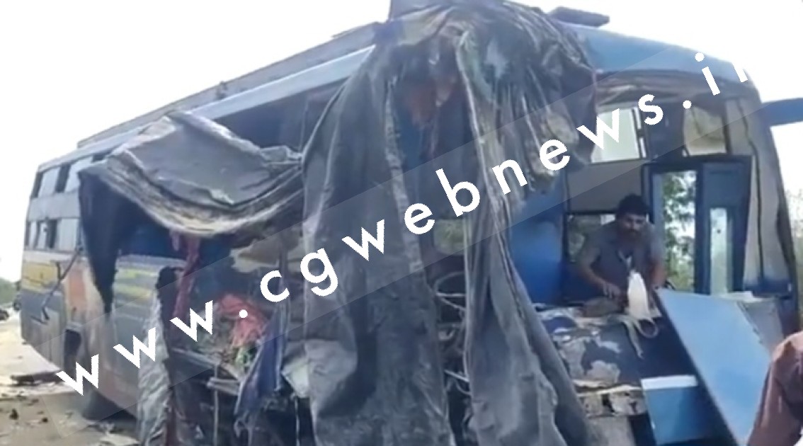 तेज रफ्तार बस ट्रेलर से टकराई , दर्दनाक हादसे में 05 यात्रियों की मौत
