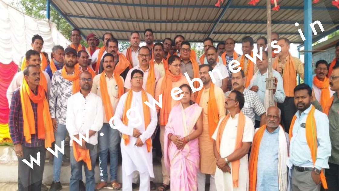छत्तीसगढ़ में कॉंग्रेस को लगा बड़ा झटका , सरपंच सहित सैकड़ों कांग्रेसियो ने भाजपा में किया प्रवेश