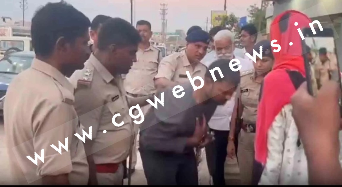 छत्तीसगढ़ - डॉन की पुलिस ने निकाली हेकड़ी , रास्ते पर जुलूस निकाल कर कराया उठक बैठक