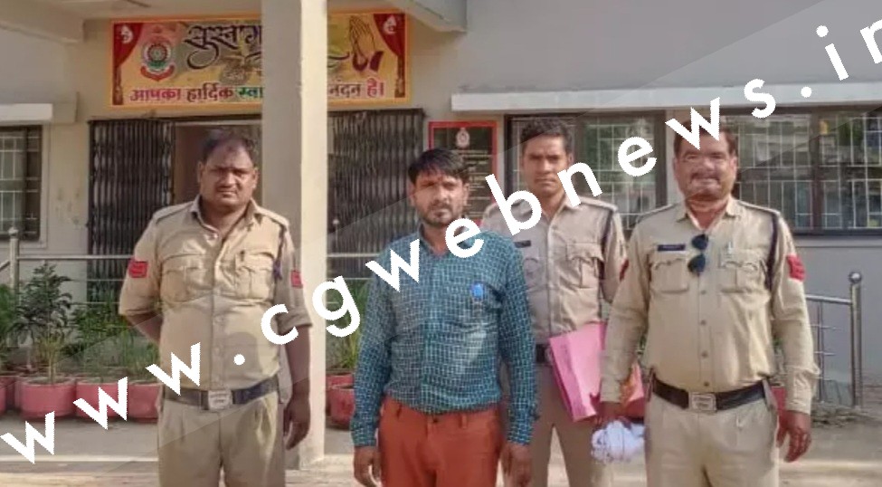 छत्तीसगढ़ - भाजपा नेता बसंत नामदेव ने अपने ऑफिस में काम करने वाली युवती के साथ कि रेप की कोशिश