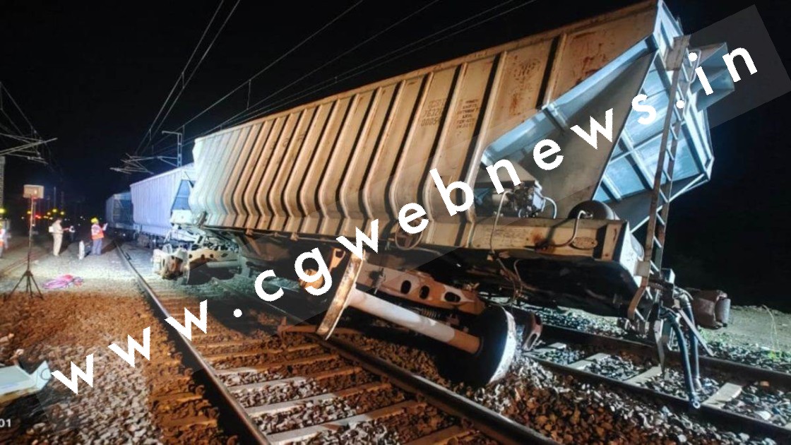 देर रात ट्रेन हादसा , मालगाड़ी पटरी से उतरी , ट्रेन परिचालन प्रभावित , मरम्मत कार्य जारी