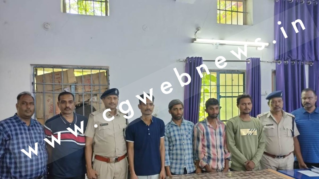 छत्तीसगढ़ में खाखी हुई दागदार , गांजा तस्करी करते GRP का एक आरक्षक गिरफ्तार , दूसरा आरक्षक फरार