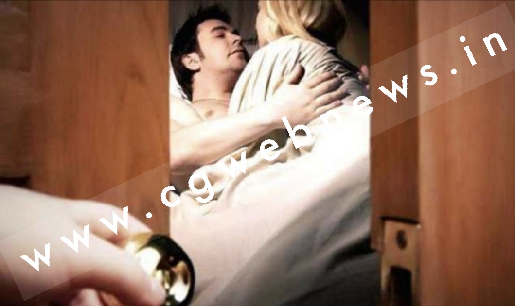 पत्नी पर शक होने के बाद पति ने घर में लगवाये कैमरे , पत्नी की करतूत देखकर पति के उड़ गए होश