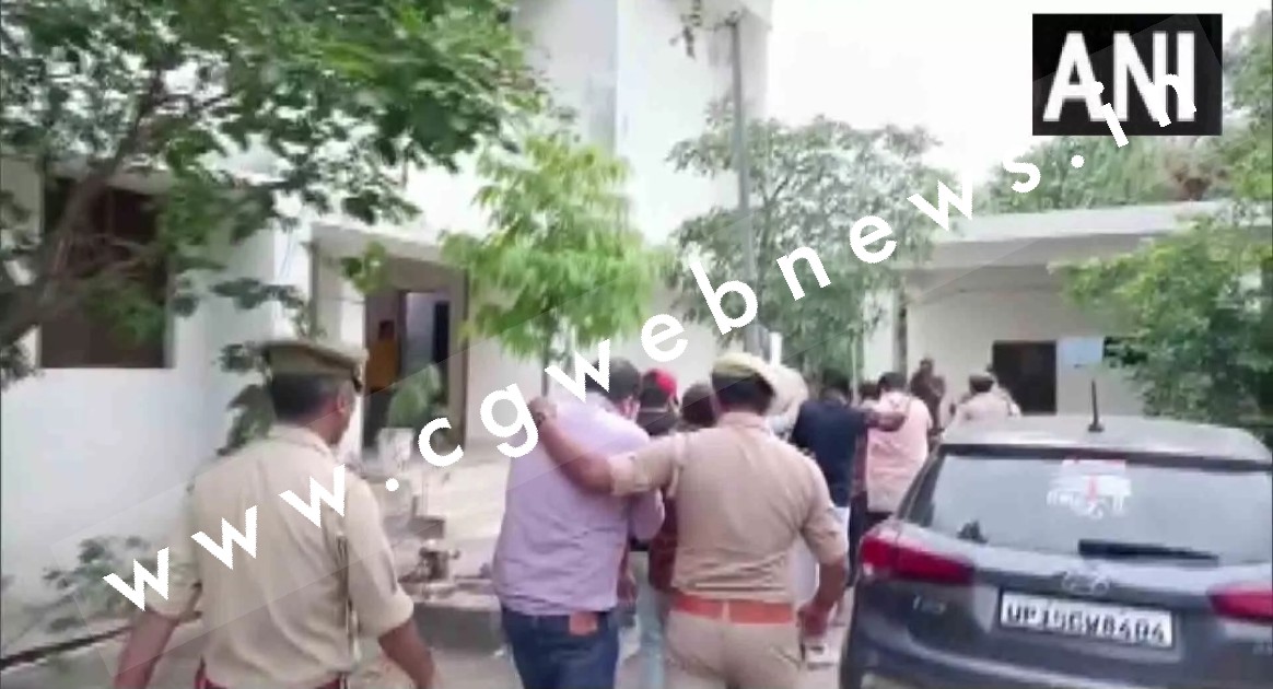 शॉपिंग मॉल के स्पा सेंटरों में चल रहा था सेक्स रैकेट , 60 युवतियां और 39 युवक गिरफ्तार , आपत्तिजनक समान बरामद