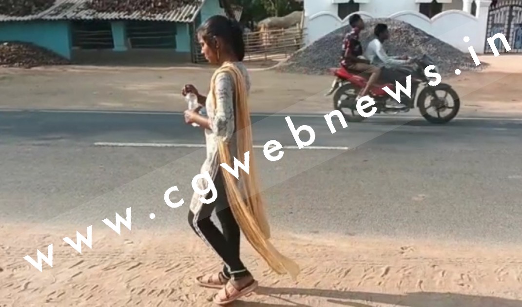 छत्तीसगढ़ - अंधविश्वास के चलते नाबालिग को जकड़ दिया बेड़ियों में , अब करे तो क्या करे बेचारी