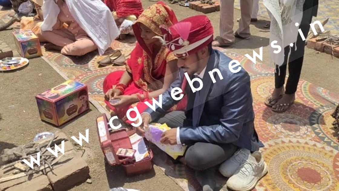 मुख्यमंत्री सामूहिक विवाह में दूल्हा और दुल्हनों को बांटे गए कंडोम और गर्भ निरोधक गोलियां , CMHO ने दी यह दलील