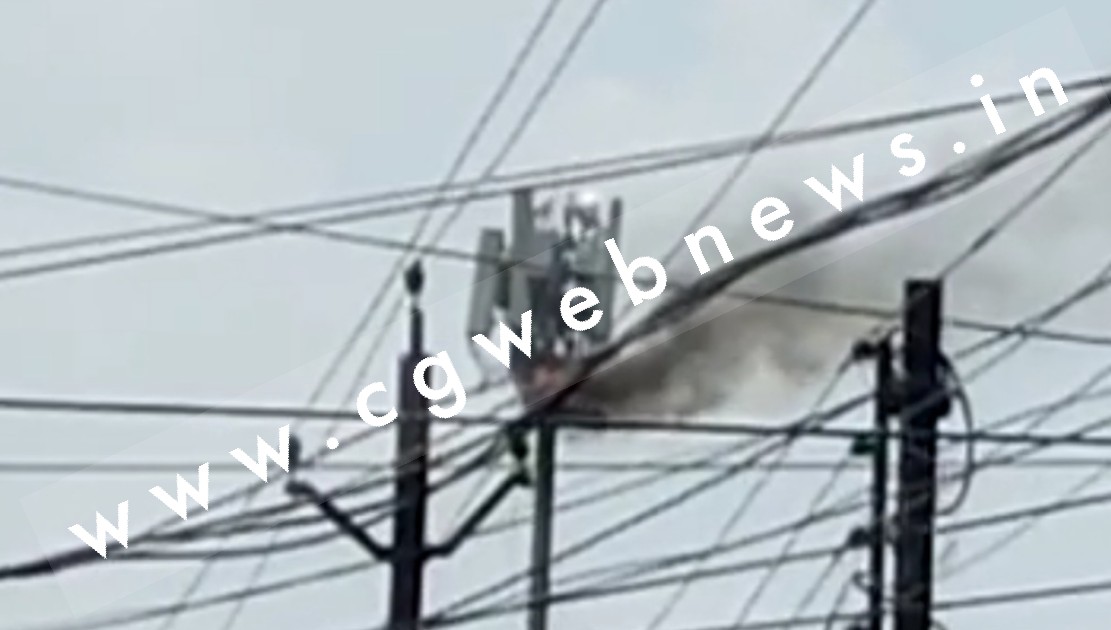 छत्तीसगढ़ - मोबाईल टावर में लगी भीषण आग , फायरब्रिगेड की गाड़ियां मौके पर मौजूद