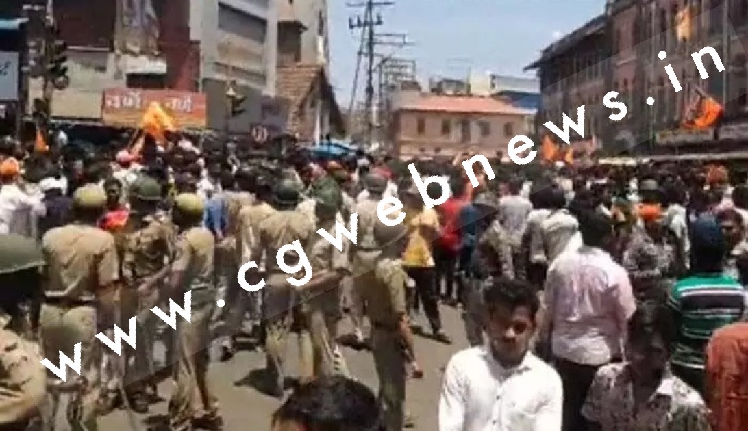 हिंदू संगठनों ने किया उग्र विरोध प्रदर्शन , पुलिस ने किया लाठीचार्ज , छोड़े आंसूगैस के गोले , जाने क्या है मामला