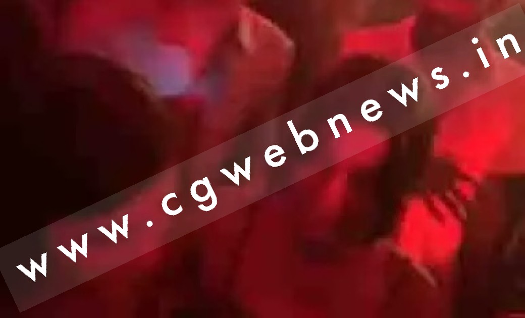 छत्तीसगढ़ - देर रात तक तीन युवतियों ने पब में पी शराब , नशा होने पर कार से घर जाने को निकली , उसके बाद हुआ यह कांड