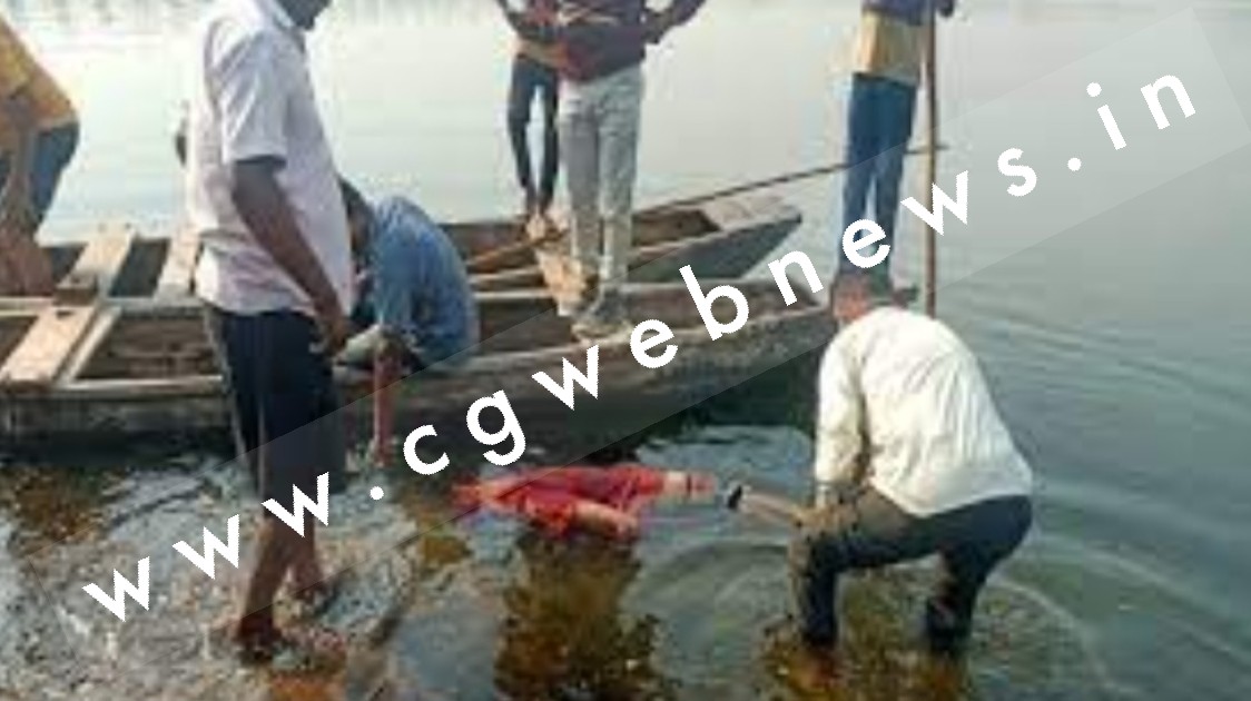 जांजगीर चाम्पा - नदी में अज्ञात युवक की लाश मिलने से मची सनसनी , मृतक के हाथ पर गुदा हुआ है यह शब्द