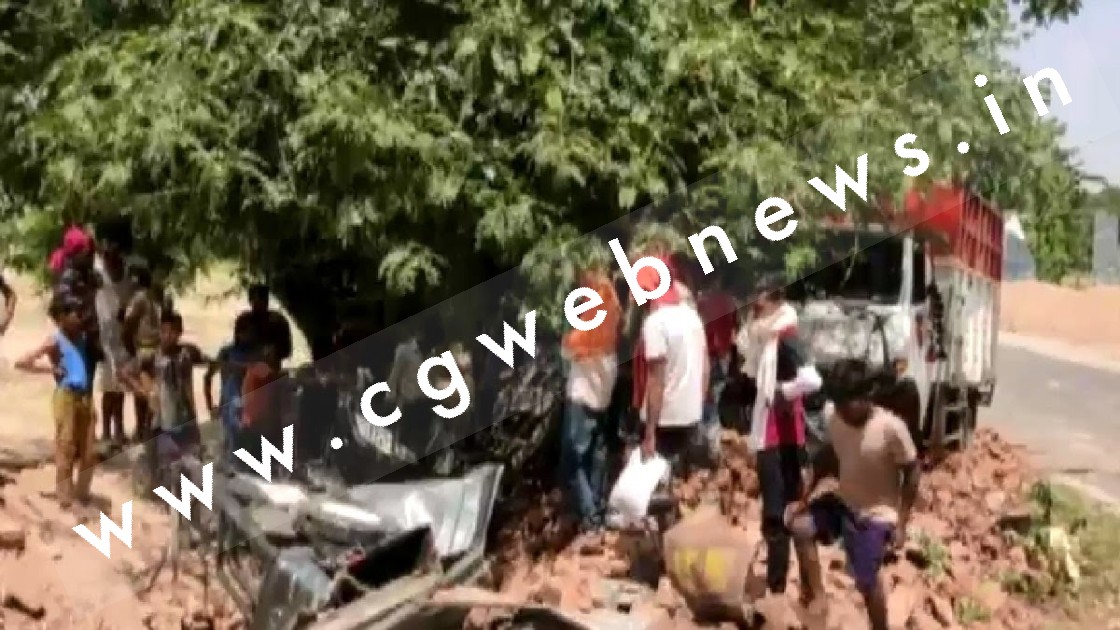 ई-रिक्शा के ऊपर पलटी मिनी ट्रक , दर्दनाक हादसे में 06 लोगो की मौत