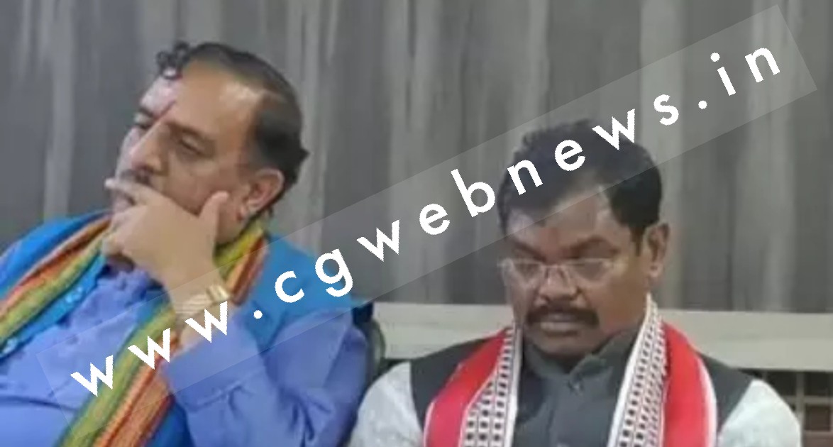 छत्तीसगढ़ - केंद्रीय मंत्री के प्रेस कॉन्फ्रेंस में अपनी नींद नही रोक पाए पूर्व सांसद , तश्वीर हुई वायरल