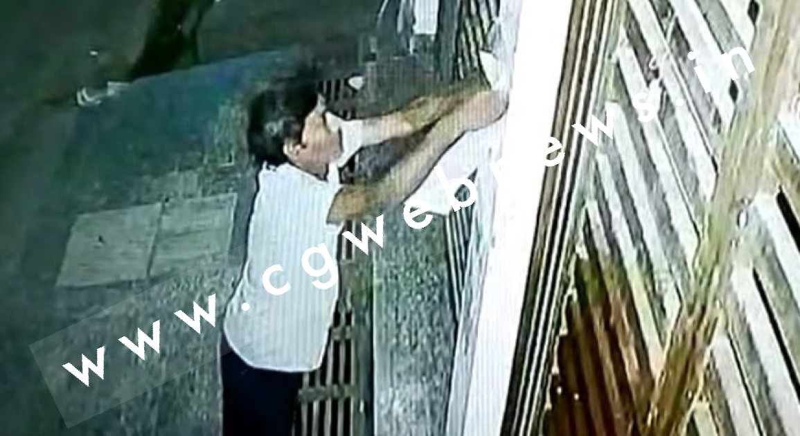 पति ने पत्नी के मोबाईल नंबर के साथ पूरे इलाके में लगाए अश्लील पोस्टर , वजह जान कर हो जाएंगे हैरान