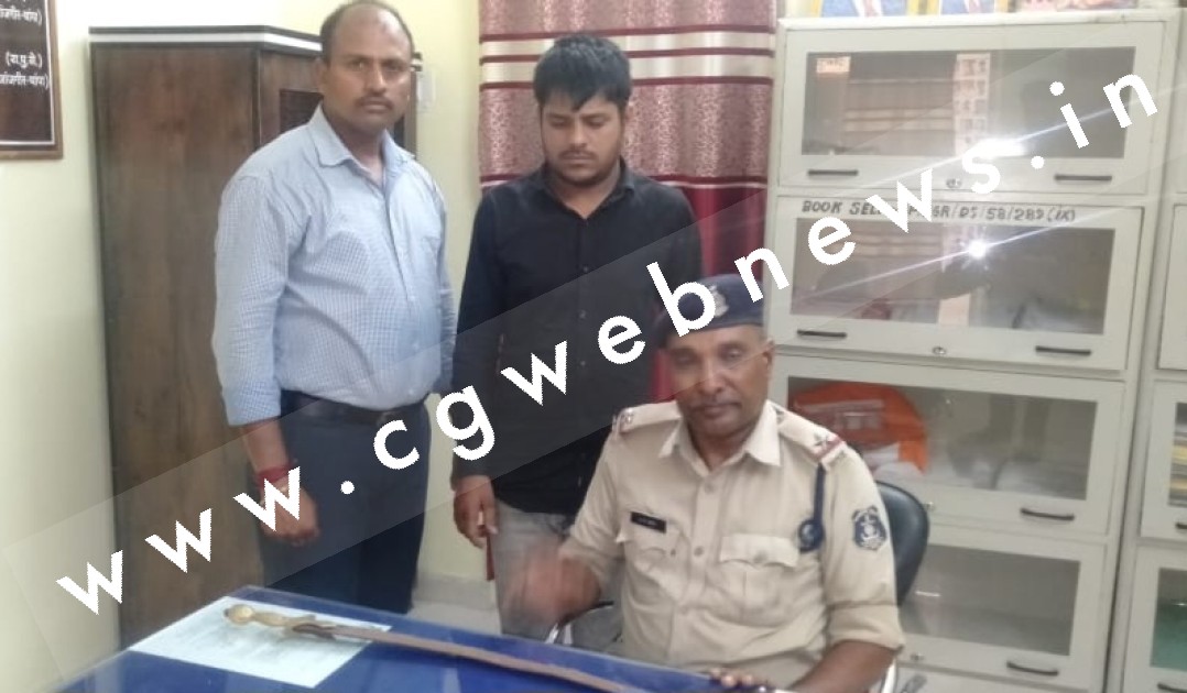 जांजगीर चाम्पा - खुद को डॉन नंबर वन बता कर मनीष शर्मा लहरा रहा था तलवार , पुलिस ने निकाली सारी हेकड़ी