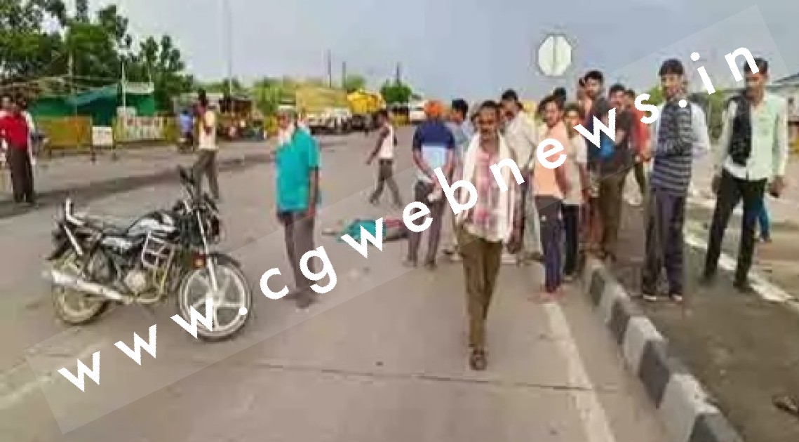 छत्तीसगढ़ - NH पर अज्ञात वाहन ने बाईक सवारों को मारी टक्कर , हादसे में एक महिला की मौके पर ही मौत