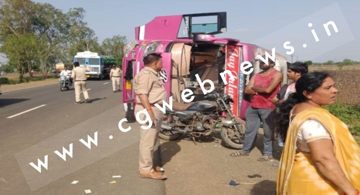 कुबेरेश्वर धाम जा रही श्रद्धालुओं से भरी बस अनियंत्रित होकर पलटी , हादसे में 15 लोग घायल