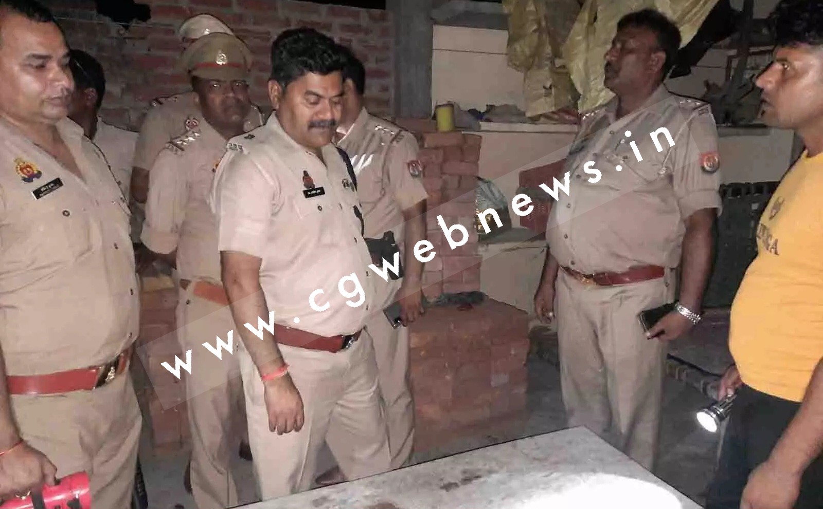 दो साल से प्रेमी के साथ फरार पत्नी प्रेमी को लेकर अचानक पँहुच गई पति के घर , उसके बाद हुआ यह