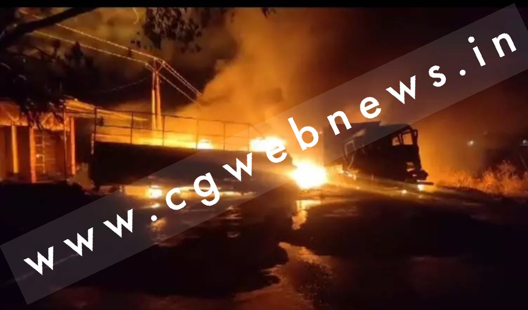 जांजगीर चाम्पा - हायवा और माजदा में टक्कर के बाद लगी भीषण आग , दो लोगो की जल कर मौत